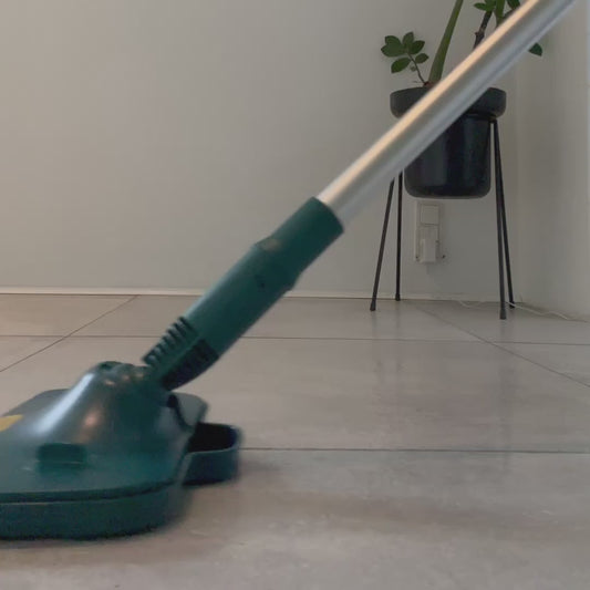 Video der viser hvordan en dampmoppe fra Scandisteam fungerer.
